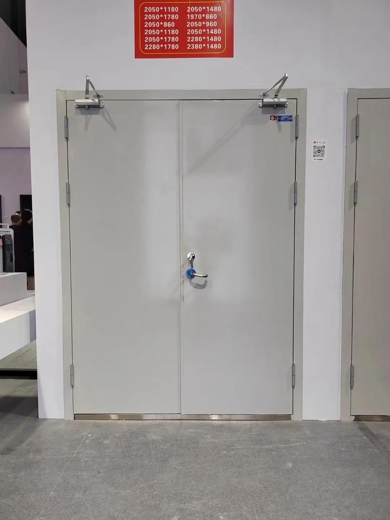 防火門現貨供應 鋼制乙級與鋼木防火門的選擇與優勢